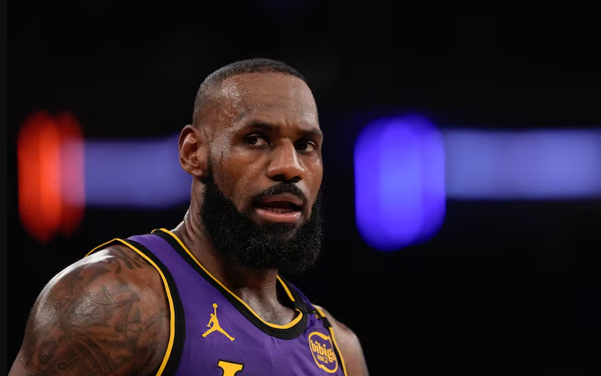 Explosion du quatrième quart-temps LeBron se venge des applaudissements 